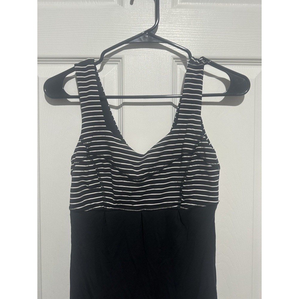 Lululemon Aria II Tank Top Size 4 Black White Parallel Stripe Yoga Built In Bra - Picture 2 of 7